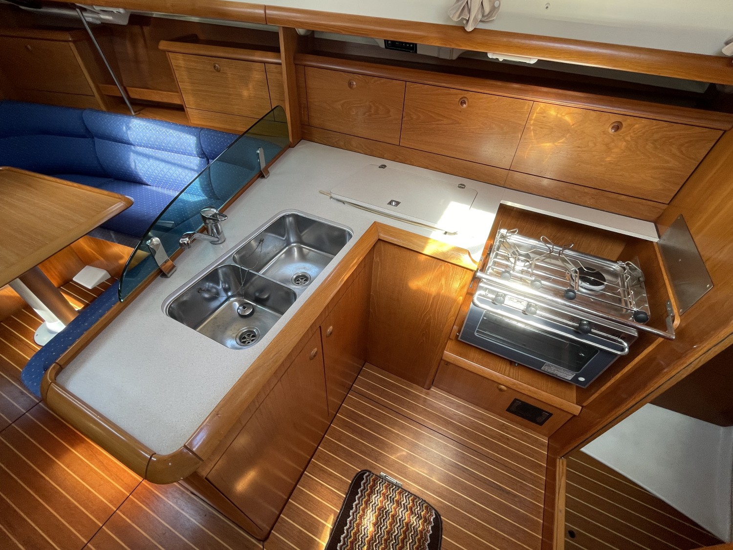 slider 14 Jeanneau Sun Odyssey 37